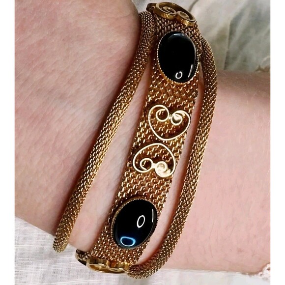 Vintage Gold Mesh Wrap Bracelet Black Onyx Cabochon Filigree Hearts - Picture 1 of 5